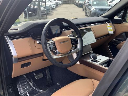 New 2026 Land Rover Range Rover Long Wheelbase SE image 8