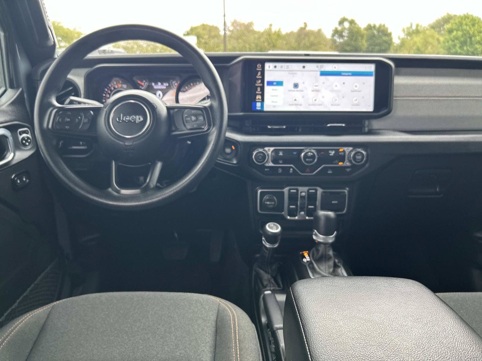 Used 2025 Jeep Gladiator Sport AWD/4WD image 19