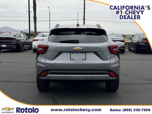 Used 2025 Chevrolet Trax LT FWD image 5