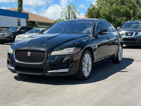 Used 2018 Jaguar XF Premium RWD image 3