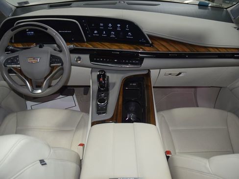 Used 2024 Cadillac Escalade ESV Sport Platinum w/ LPO, ONYX Package image 31