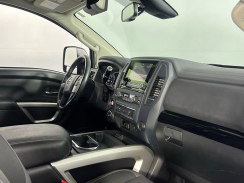 Used 2024 Nissan Titan SV w/ SV Convenience Package image 29