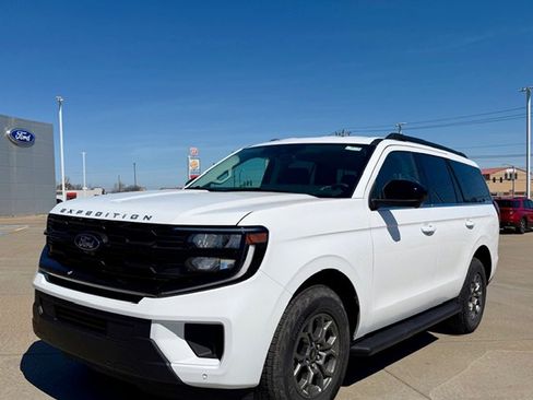 New 2026 Ford Expedition Active image 2