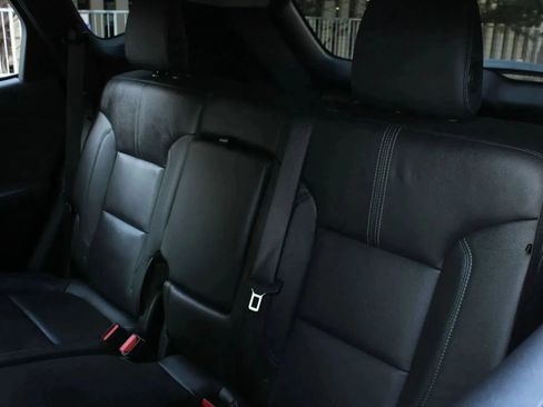 Used 2019 Chevrolet Blazer LT w/ Sound & Technology Package FWD image 17