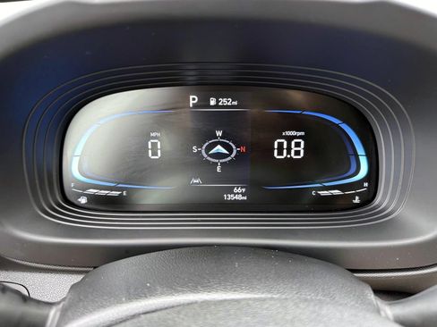 Used 2023 Hyundai Venue Limited w/ Cargo Package FWD image 17
