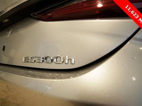 Used 2025 Lexus ES 300h w/ Premium Package image 37