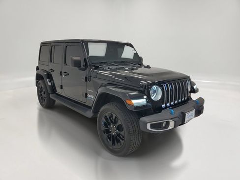 Used 2023 Jeep Wrangler Unlimited Sahara AWD/4WD image 3