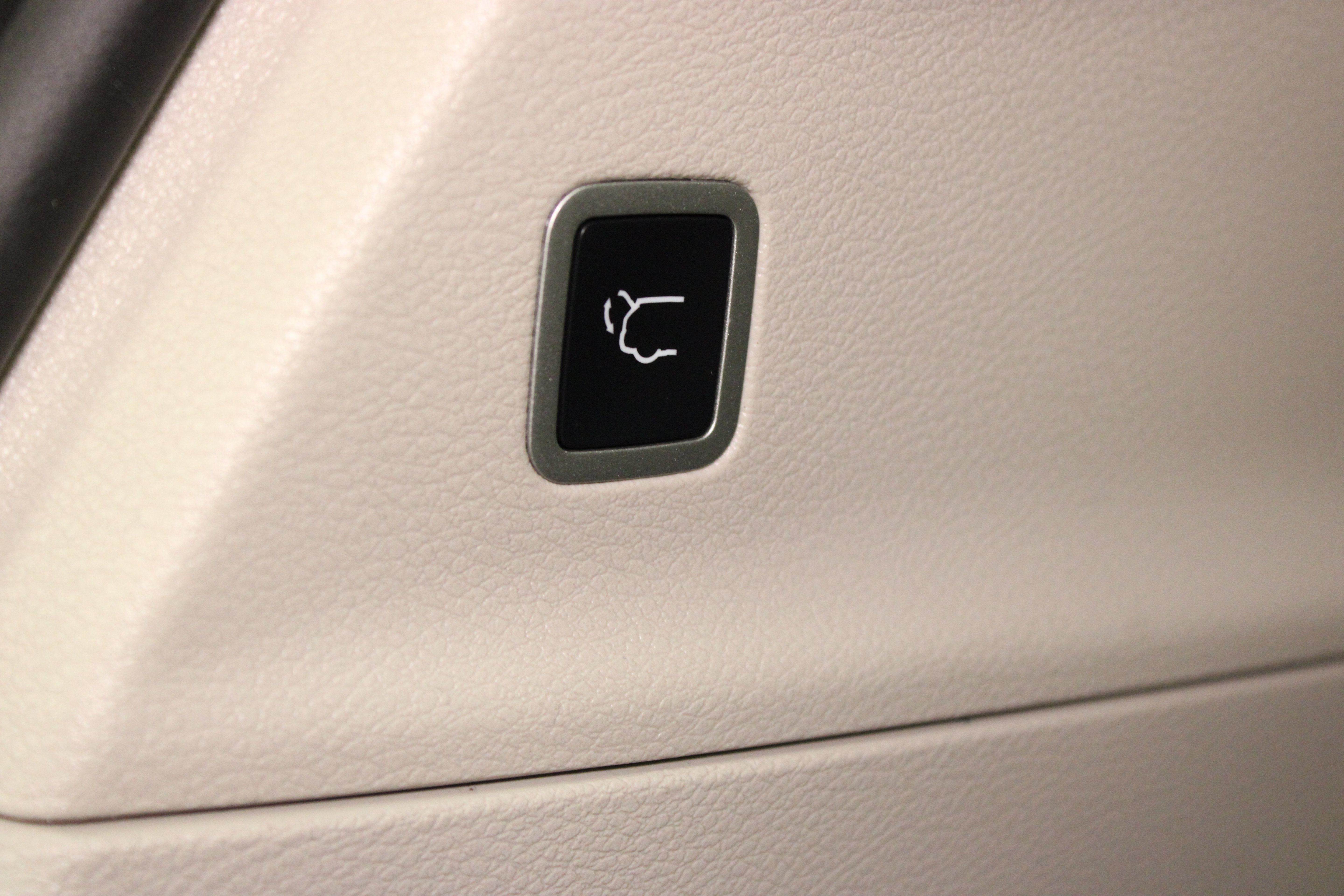 Used 2024 Chrysler Pacifica Touring-L FWD image 13