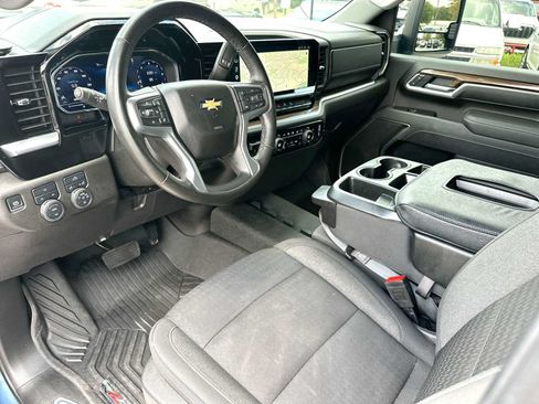 Used 2025 Chevrolet Silverado 3500 LT AWD/4WD image 18
