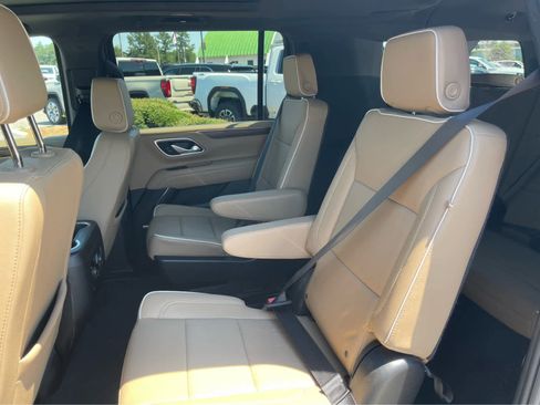 Used 2024 Chevrolet Suburban Premier AWD/4WD image 21