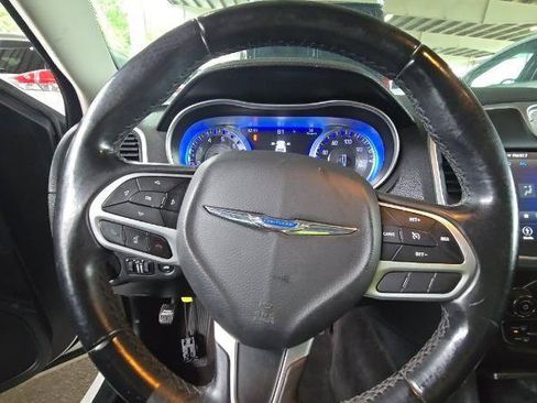 Used 2018 Chrysler 300 Touring w/ Sport Appearance Package RWD image 7