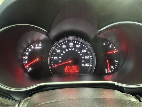 Used 2015 Kia Sorento LX image 9