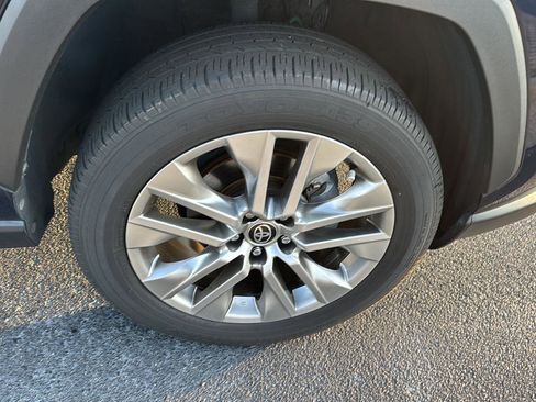 Used 2022 Toyota RAV4 Limited image 36