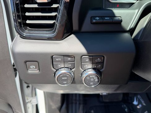 Used 2023 GMC Sierra 1500 AT4 w/ AT4 Premium Package AWD/4WD image 29