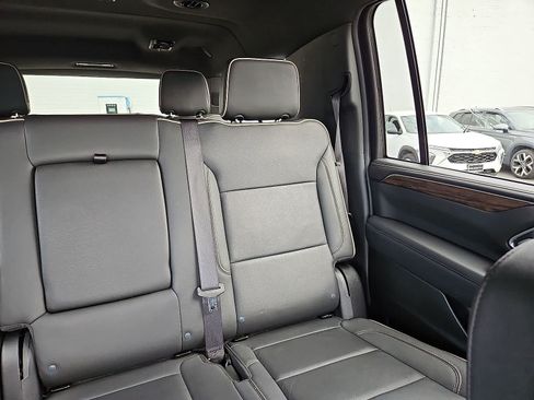 Used 2024 Chevrolet Suburban Premier RWD image 15
