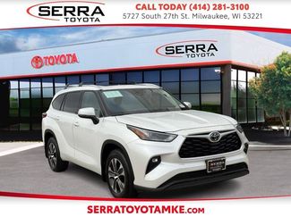 Used 2022 Toyota Highlander XLE FWD video 1