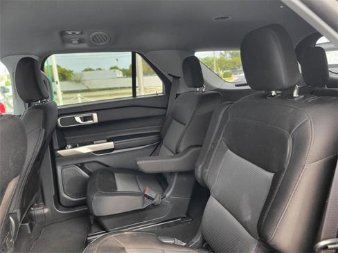 Used 2023 Ford Explorer XLT image 8
