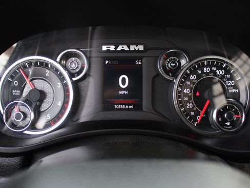 Used 2024 RAM 2500 Tradesman w/ Chrome Appearance Group image 24