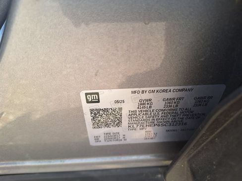 Used 2025 Chevrolet Trax LT FWD image 29