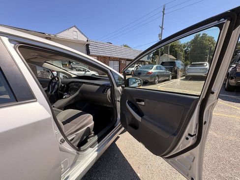 Used 2010 Toyota Prius Two FWD image 22