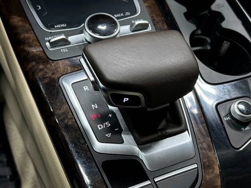 Used 2017 Audi Q7 3.0T Premium Plus w/ Premium Plus Package image 34