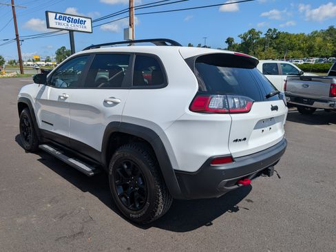 Used 2023 Jeep Cherokee Trailhawk w/ Sun & Sound Group AWD/4WD image 3