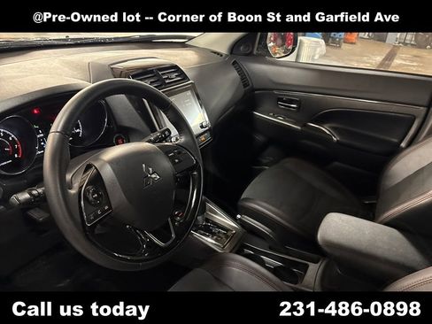 Used 2025 Mitsubishi Outlander Sport SE AWD/4WD image 16