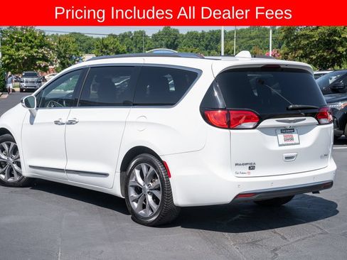 Used 2020 Chrysler Pacifica Limited FWD image 3