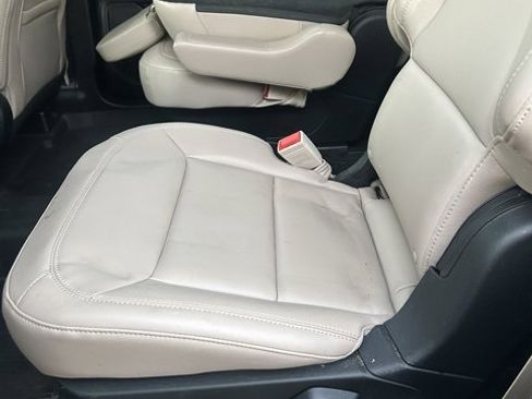 Used 2021 Ford Explorer XLT w/ Equipment Group 202A image 8