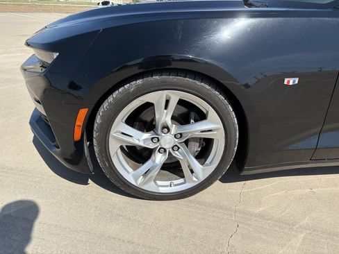 Used 2019 Chevrolet Camaro SS RWD image 8