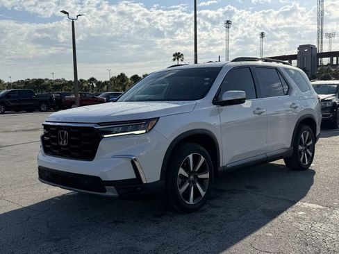 Used 2024 Honda Pilot Touring image 9