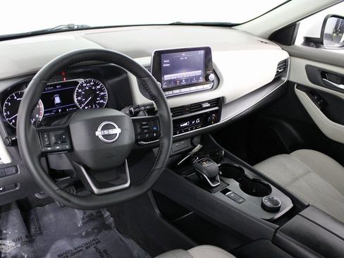 Certified 2025 Nissan Rogue SV image 15