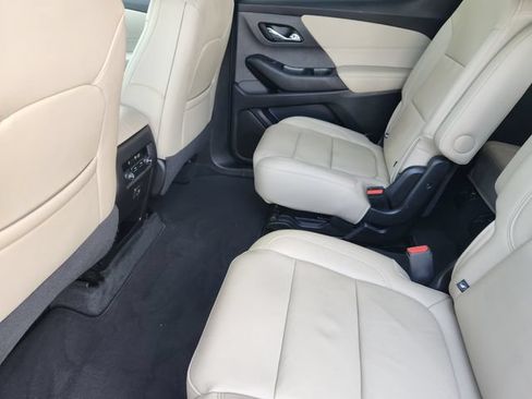 Used 2023 Chevrolet Traverse LT FWD image 29
