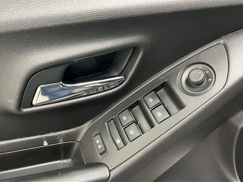 Used 2021 Chevrolet Trax LT FWD image 20