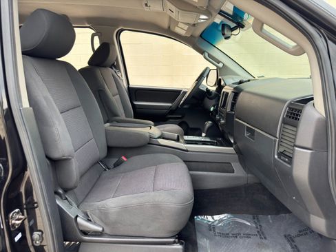 Used 2012 Nissan Titan SV w/ SV Value Truck Pkg AWD/4WD image 14