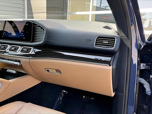 Used 2024 Mercedes-Benz GLS 580 4MATIC image 16