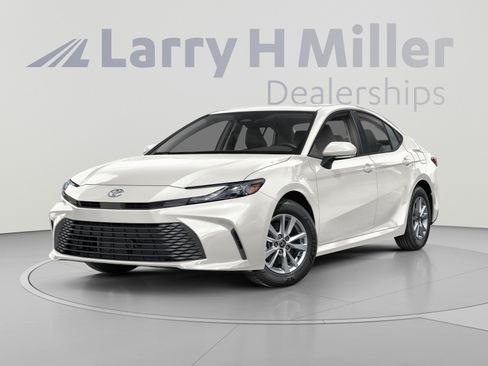 Used 2025 Toyota Camry SE FWD image 1