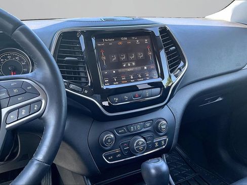 Used 2019 Jeep Cherokee Limited w/ Luxury Group AWD/4WD image 9