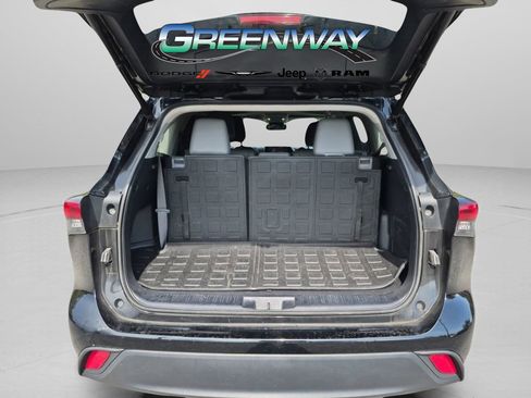 Used 2020 Toyota Highlander XLE FWD image 5