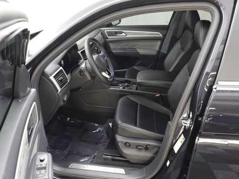 Used 2023 Volkswagen Atlas Cross Sport SE w/ Black Wheel Package AWD/4WD image 6
