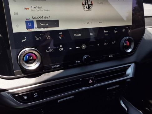 Used 2025 Lexus RX 450h AWD w/ Luxury Package image 9