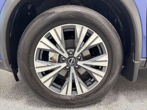 Used 2023 Nissan Rogue SV w/ SV Premium Package image 35