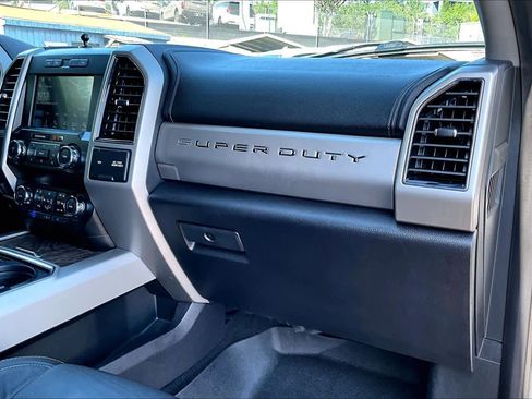 Used 2019 Ford F250 Lariat w/ Lariat Ultimate Package AWD/4WD image 19