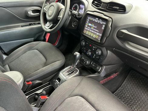 Used 2023 Jeep Renegade Trailhawk image 21