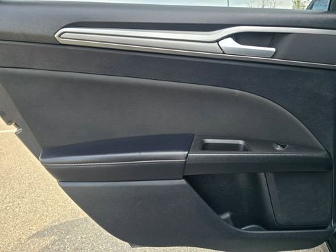 Used 2020 Ford Fusion SE FWD image 15