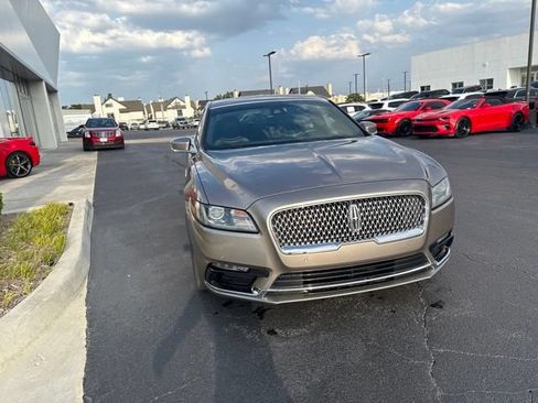 Used 2018 Lincoln Continental Select w/ Continental Climate Package FWD image 9