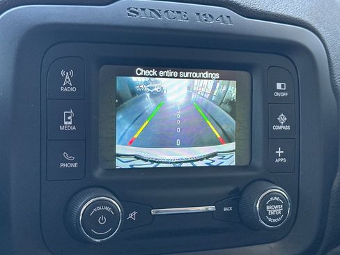 Used 2016 Jeep Renegade Latitude FWD image 19