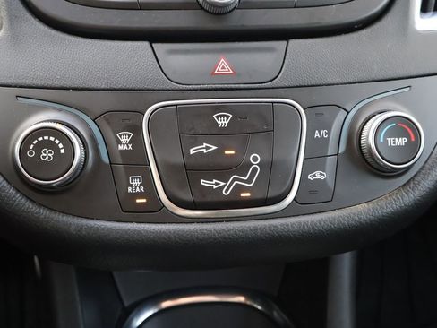 Used 2017 Chevrolet Malibu LT image 24