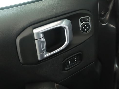 Used 2021 Jeep Wrangler Unlimited Sahara AWD/4WD image 7