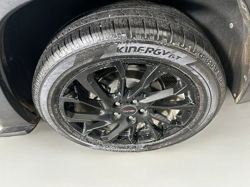 Used 2023 GMC Terrain SLE w/ Driver Convenience Package image 11